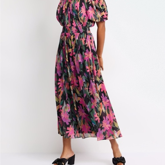Vince Camuto Dresses & Skirts - NWT Vince Camuto Puff Sleeve Off the Shoulder Midi Dress in Pink & Black Floral